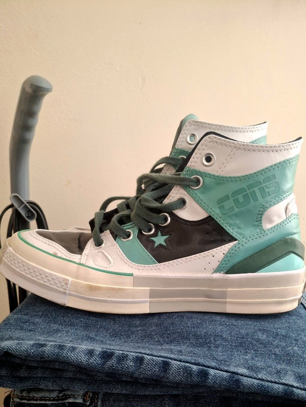 Cons ERX 260 (6.5 men's, 8.5 women's)